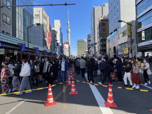 初詣客の折返し点　二往復のようだ